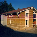 Maison neuve en pisé préfabriqué
